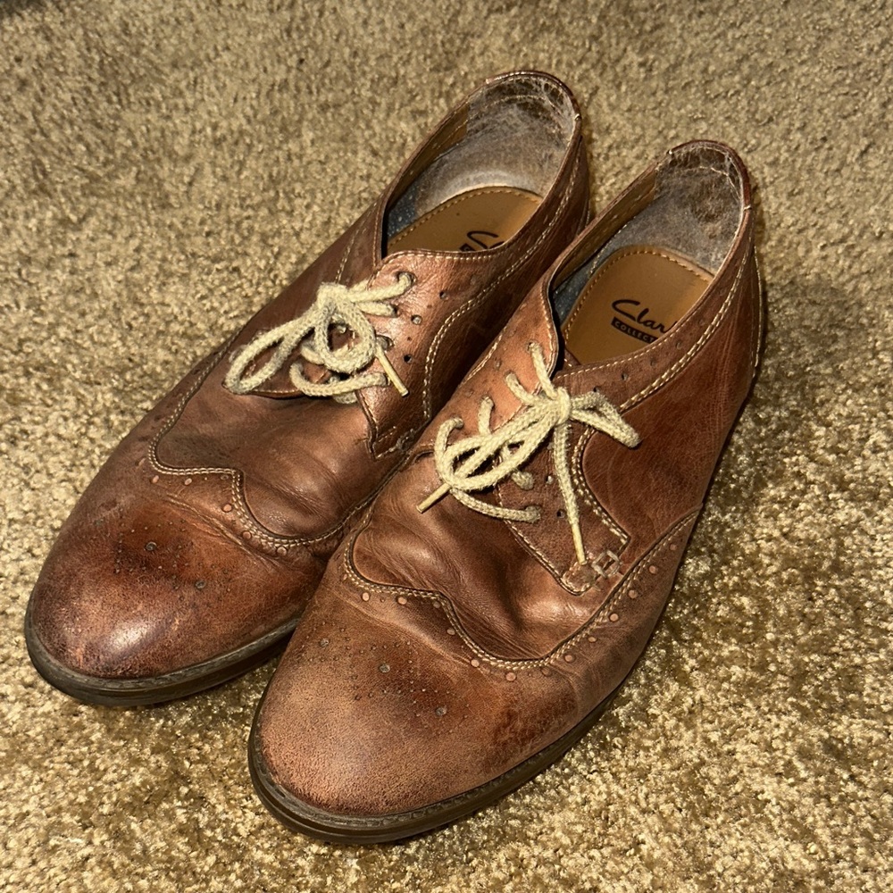 Clarks Men's Tan Leather Oxfords